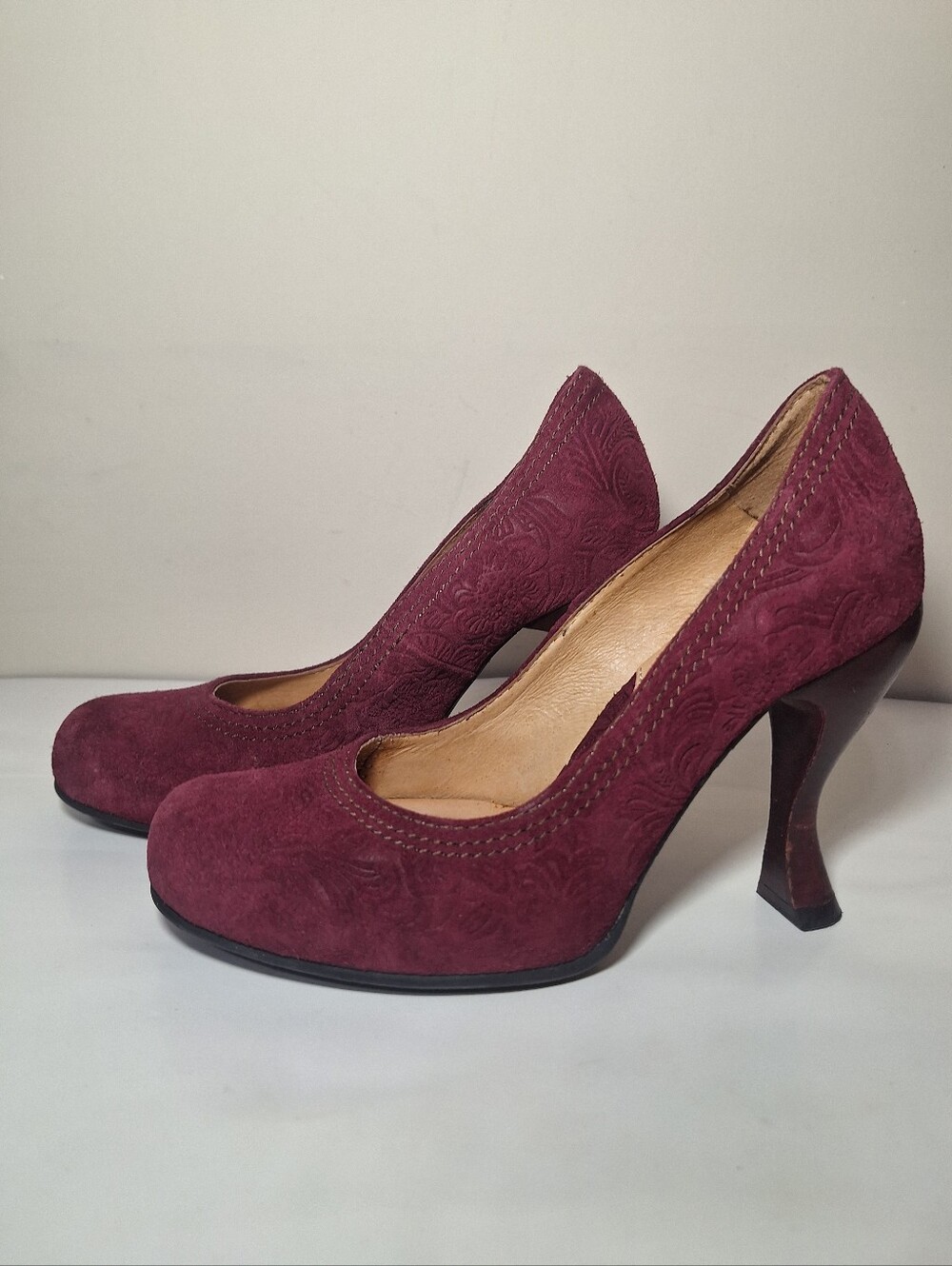 John Fluevog Paris Attentions Plum Baroque Suede Pumps 7.5 Rare Discontinued - Picture 4 of 10